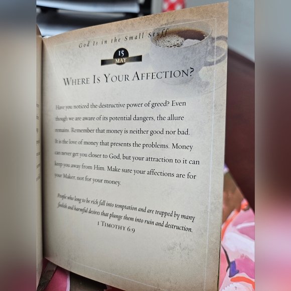 365 One-Minute Meditations from God Is in the Small Stuff - Picture 4 of 7